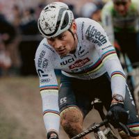 Mathieu van der Poel inaugura 2026 con un récord histórico en el X2O Trofee de Baal