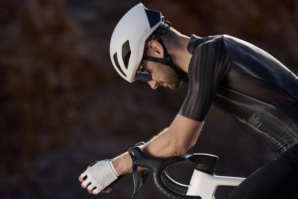 Giant presenta los nuevos Pursuit Mips y Rev Pro Mips, dos cascos de competición con enfoques opuestos