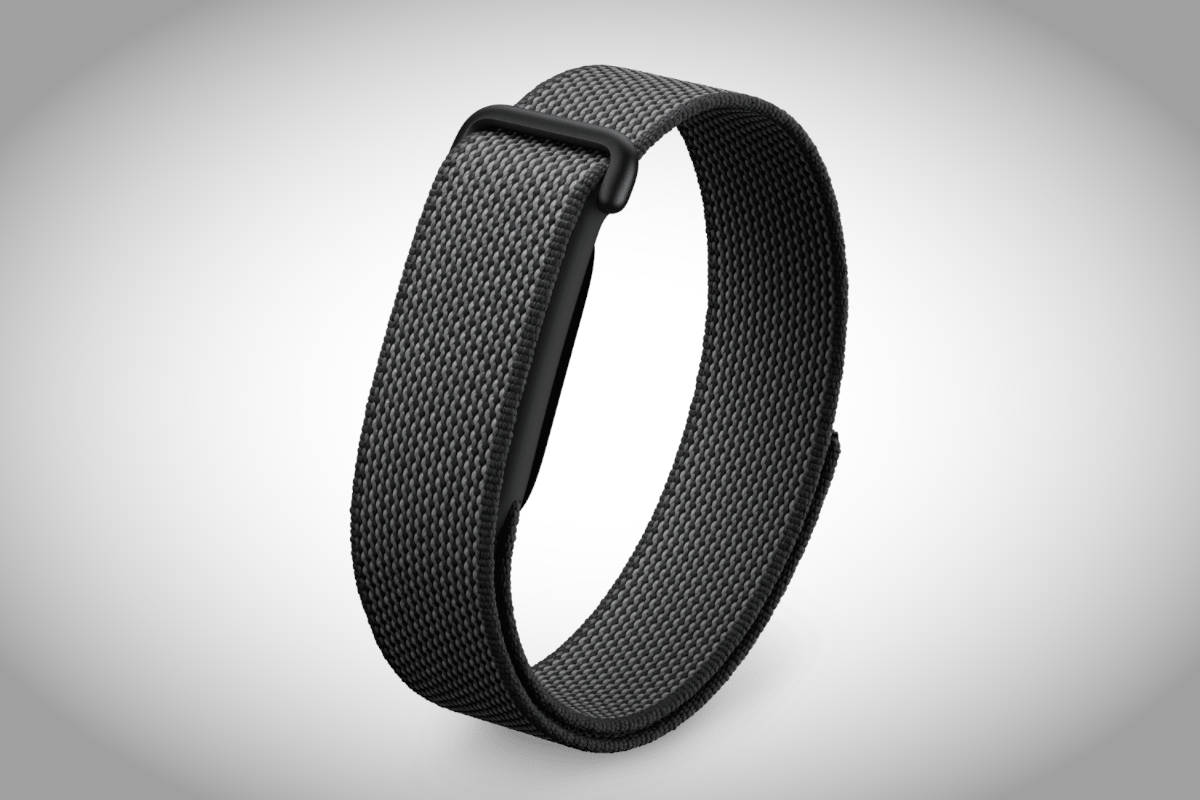 Google Fitbit Air. Imagen: Google