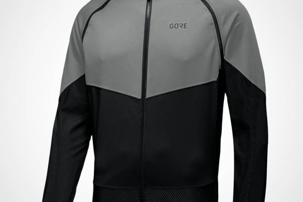 Una chaqueta 2 en 1 para ciclismo que baja de precio: la Gorewear Windstopper Phantom, ahora en liquidación