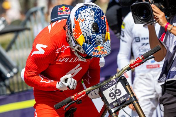 Finn Iles y Anna Newkirk brillan en Lenzerheide: los mejores momentos del Descenso élite