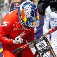 Finn Iles y Anna Newkirk brillan en Lenzerheide: los mejores momentos del Descenso élite