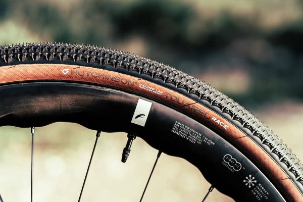 Hutchinson lleva el Gravel de competición a cubiertas de 50 mm con las nuevas Touareg Race y Caracal Race GS