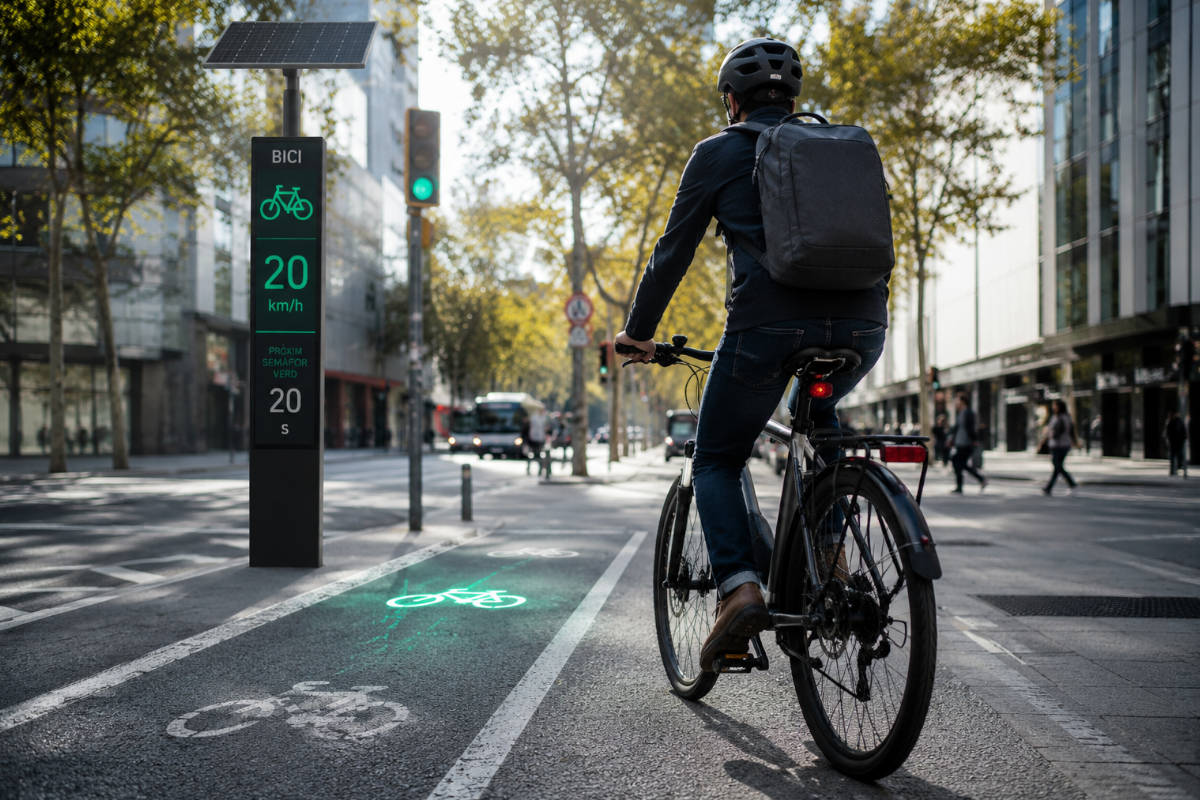 Ciclista en un futuro carril bici urbano. Imagen: TodoMountainBike