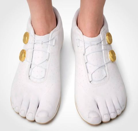John Luck lleva el concepto barefoot al ciclismo con zapatillas de horma ancha para carretera y MTB