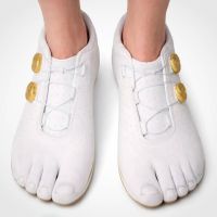 John Luck lleva el concepto barefoot al ciclismo con zapatillas de horma ancha para carretera y MTB