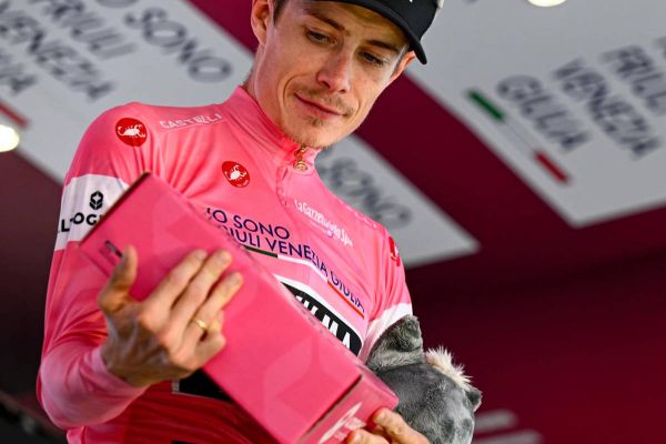 Jonas Vingegaard ya tiene las tres Grandes: el Giro le abre la puerta del club reservado a las leyendas
