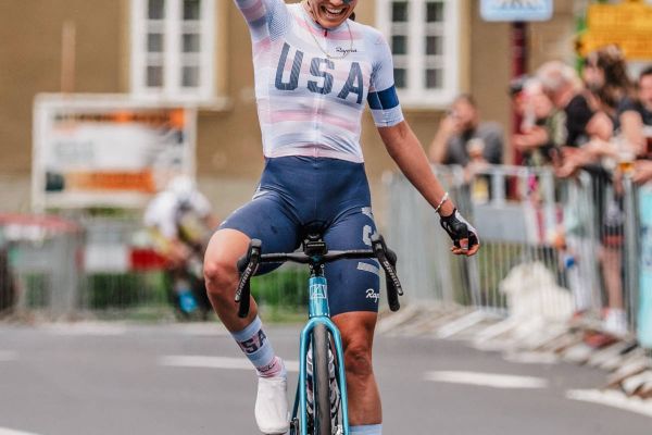 Kate Courtney se estrena en carretera con una victoria y abre una nueva vía lejos del MTB