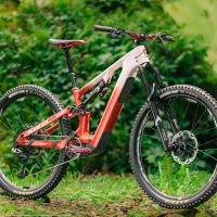 Kona Remote 160 CR: una e-MTB ligera de largo recorrido que apuesta por el control antes que por la fuerza bruta