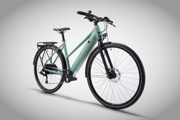 La bicicleta eléctrica urbana de Decathlon que está ganando protagonismo entre los ciclistas que buscan olvidarse del coche