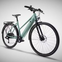 La bicicleta eléctrica urbana de Decathlon que está ganando protagonismo entre los ciclistas que buscan olvidarse del coche