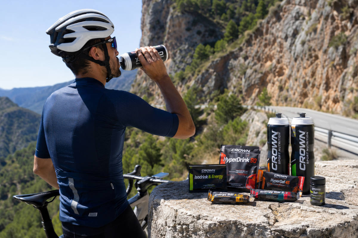 Ciclista descansando en la carretera de montaña. Imagen: TodoMountainBike