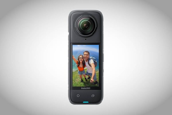 La Insta360 X4 cae hasta los 359 euros: una de las cámaras favoritas de los ciclistas para grabar rutas en 8K y con efecto dron