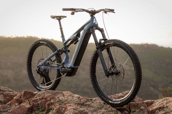 Lapierre Overvolt AM CF 2026: una nueva e-MTB de carbono con motor Bosch de 100 Nm y batería de 800 Wh