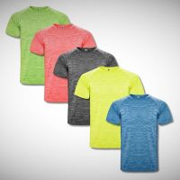Las camisetas técnicas que muchos ciclistas están comprando para entrenar este verano: cinco unidades por menos de lo que cuesta un maillot