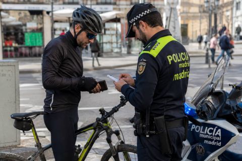 Las 7 multas que muchos ciclistas no saben que existen y que pueden vaciar tu bolsillo