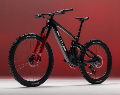 Lee Cougan Flö: la e-MTB de Enduro con motor Avinox que cambia el rumbo de la marca italiana