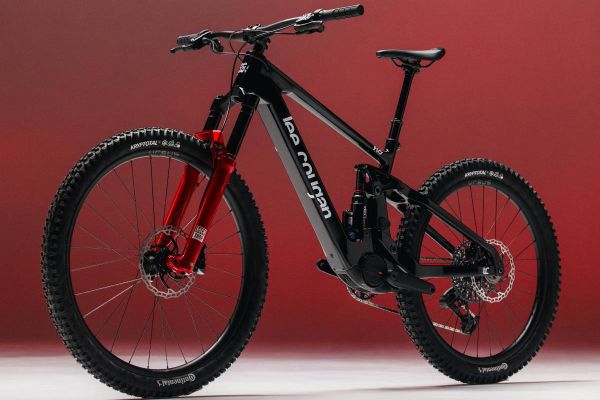 Lee Cougan Flö: la e-MTB de Enduro con motor Avinox que cambia el rumbo de la marca italiana