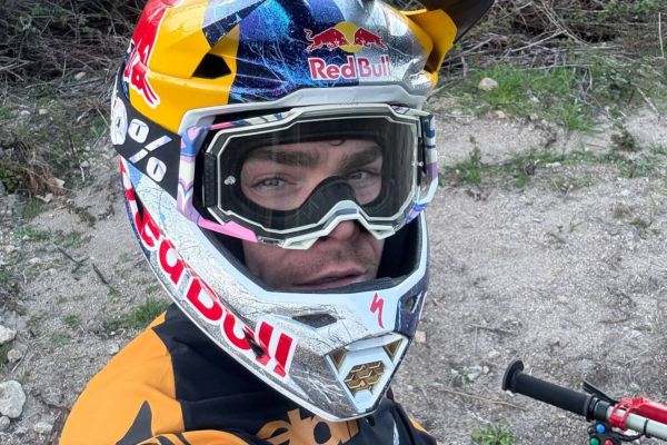Loïc Bruni pasa por el quirófano y estará al menos tres meses de baja tras una grave lesión de muñeca