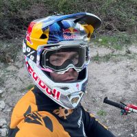 Loïc Bruni pasa por el quirófano y estará al menos tres meses de baja tras una grave lesión de muñeca