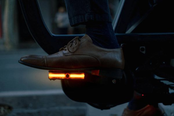 LOOK Geo CityVISION: el pedal urbano con luz 360° que quiere hacer más visible al ciclista