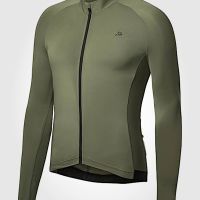 Danish Endurance: un maillot de manga larga bien resuelto y ahora con descuento