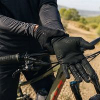 Manos dormidas en la bicicleta: las causas más frecuentes y cómo evitar este problema sobre el sillín
