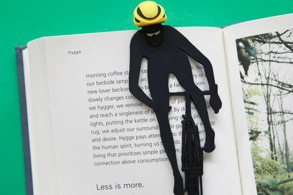 El marcapáginas ciclista de Balvi que convierte cualquier libro en una pequeña ruta sobre papel