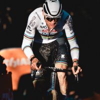 Mathieu van der Poel abre la puerta a debutar en las clásicas de adoquines 2026 desde la Omloop Het Nieuwsblad