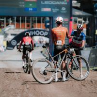 Azzaro pierde el podio en Leogang por adelantar en el pit lane y reabre el debate sobre el criterio de la UCI
