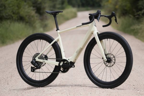 Megamo Along: una nueva generación de e-Gravel con motor Avinox de hasta 130 Nm y batería de 600 Wh