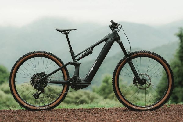 Megamo democratiza la tecnología Avinox con la nueva Ryal: hasta 150 Nm, batería extraíble de 800 Wh y precio desde 3.999 euros