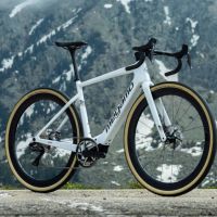Megamo Upon: la nueva e-Road con motor Avinox que quiere cambiar las reglas del juego en carretera
