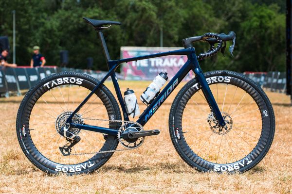 El Metallurgica Veneta Pro Team debuta en gravel con una imponente Merida Mission preparada para The Traka
