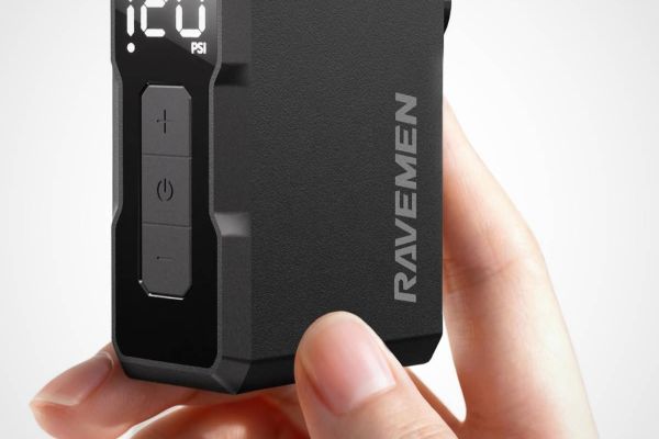 Ravemen EP01: una minibomba eléctrica pensada para olvidarse del inflado manual