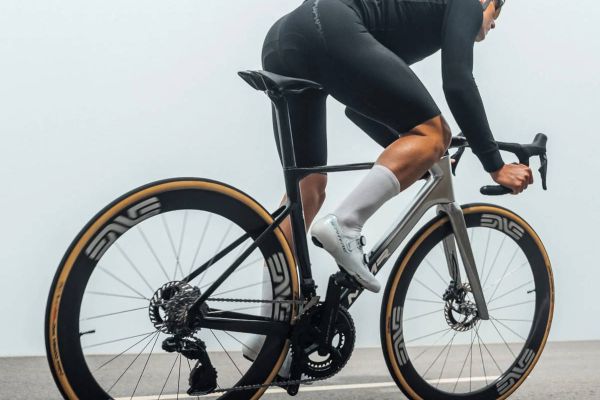 MMR Aelion SLR: la bici de carretera más exclusiva de la marca asturiana sube de nivel con ENVE y CeramicSpeed