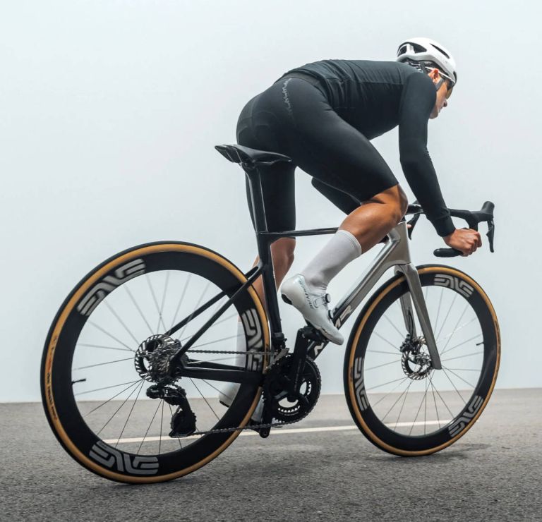 MMR Aelion SLR: la bici de carretera más exclusiva de la marca asturiana sube de nivel con ENVE y CeramicSpeed