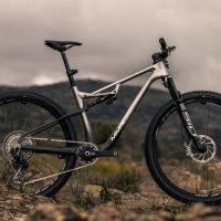 MMR renueva la Kenta SL con dos montajes de alto nivel y una imagen más agresiva para 2026