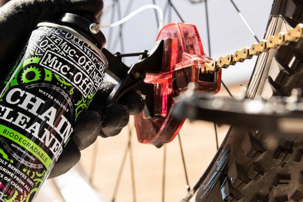 Muc-Off Bio Chain Doc, una solución rápida y eficaz para limpiar la cadena de la bicicleta