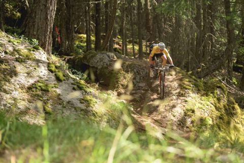 Nino Schurter hace historia en la BC Bike Race y conquista la última edición del mítico formato de siete días