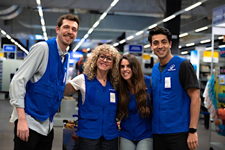 Decathlon busca más de 2.000 empleados para reforzar sus tiendas y centros logísticos este verano