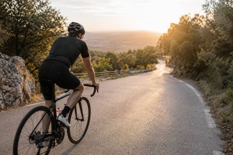 Pedalear cambia más cosas de las que parecen: por qué montar en bici también ayuda a desconectar y sentirse mejor