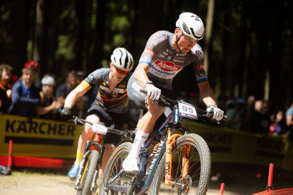Duelo de titanes: Pidcock, Pieterse y Van der Poel elevan el nivel de la Copa del Mundo de XCO de Nové Město