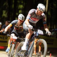 Duelo de titanes: Pidcock, Pieterse y Van der Poel elevan el nivel de la Copa del Mundo de XCO de Nové Město