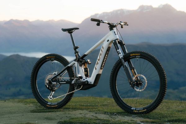 Pivot Shuttle LT 2026: la e-MTB de Enduro más avanzada jamás creada por la marca