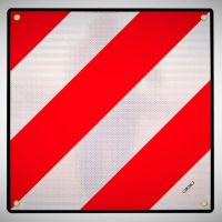 Placa V-20: cuándo es obligatoria y por qué sigue generando dudas entre los ciclistas que viajan en coche