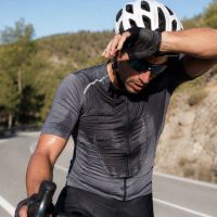 ¿Por qué algunos ciclistas terminan empapados y otros apenas sudan? Lo que realmente indica la sudoración sobre el rendimiento