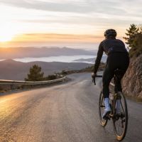 Por qué muchos ciclistas no mejoran aunque entrenen más: los errores que rompen la constancia