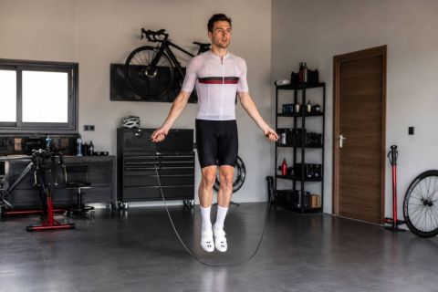 Por qué saltar a la cuerda puede convertirse en el mejor complemento para cualquier ciclista