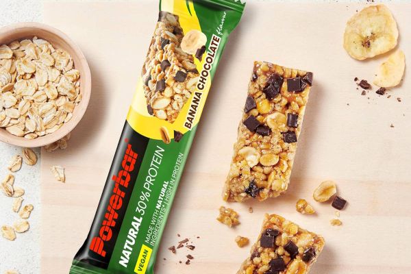 La caja variada de barritas proteicas veganas de PowerBar que triunfa entre ciclistas y deportistas